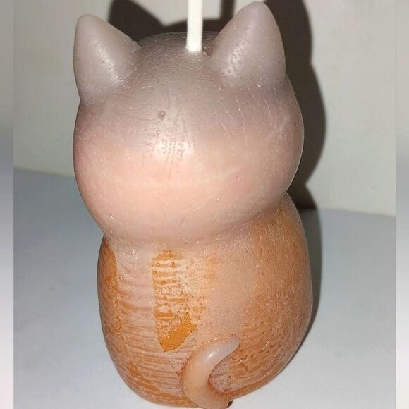 Hand crafted limited edition orange candle from our Cat Lady candle collection - Picture 8 of 9